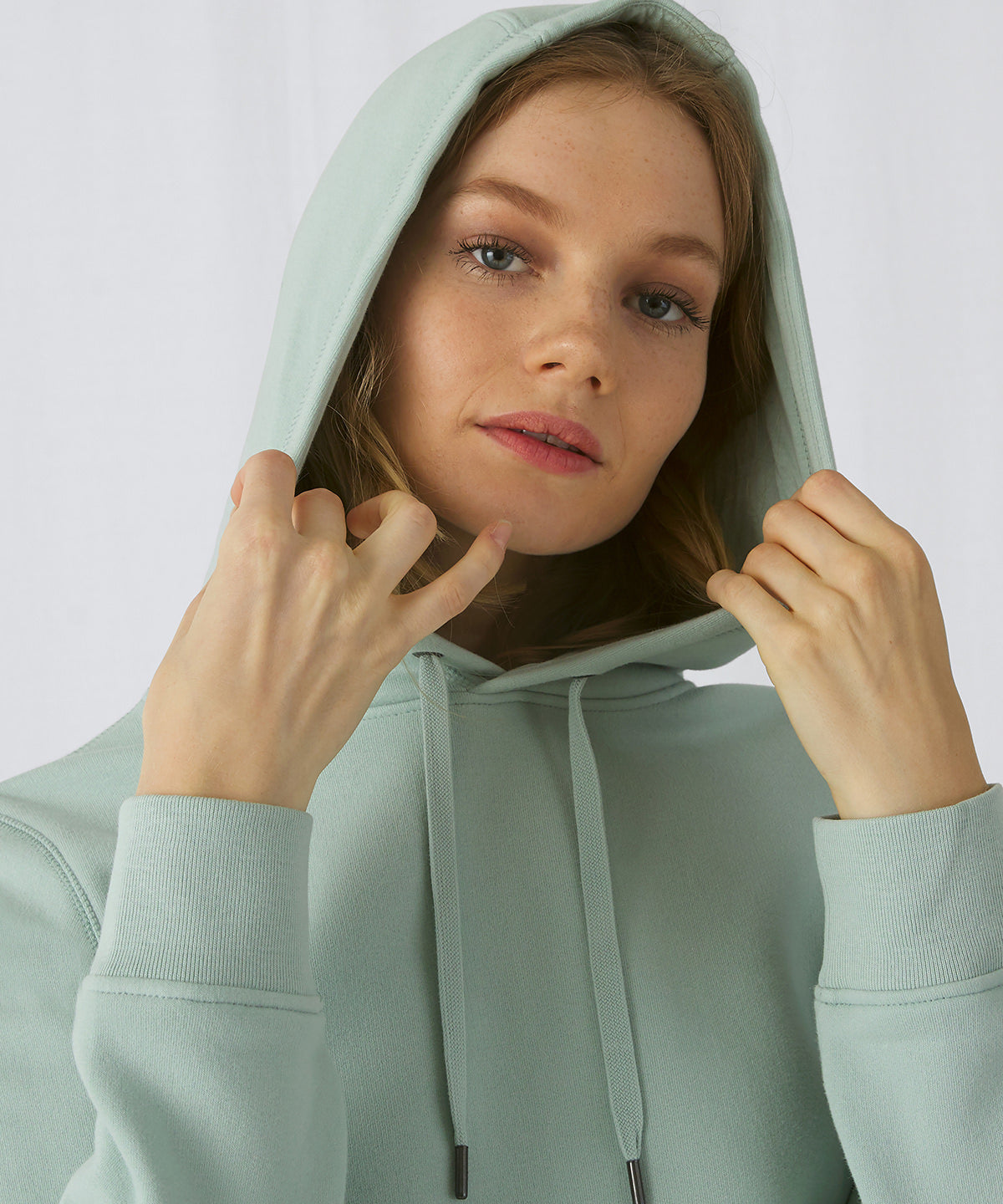 B&C Queen hooded