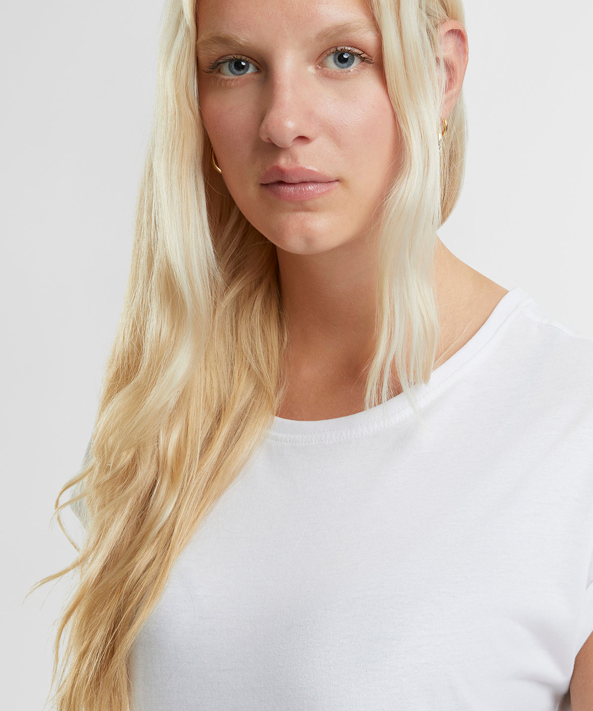 Women’s regular extended shoulder tee