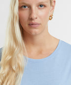 Women’s regular extended shoulder tee