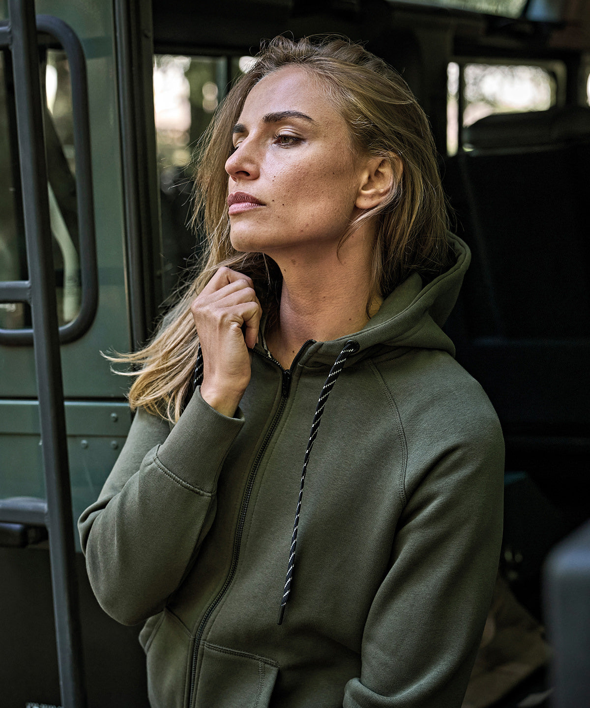 Women’s fashion full-zip hoodie