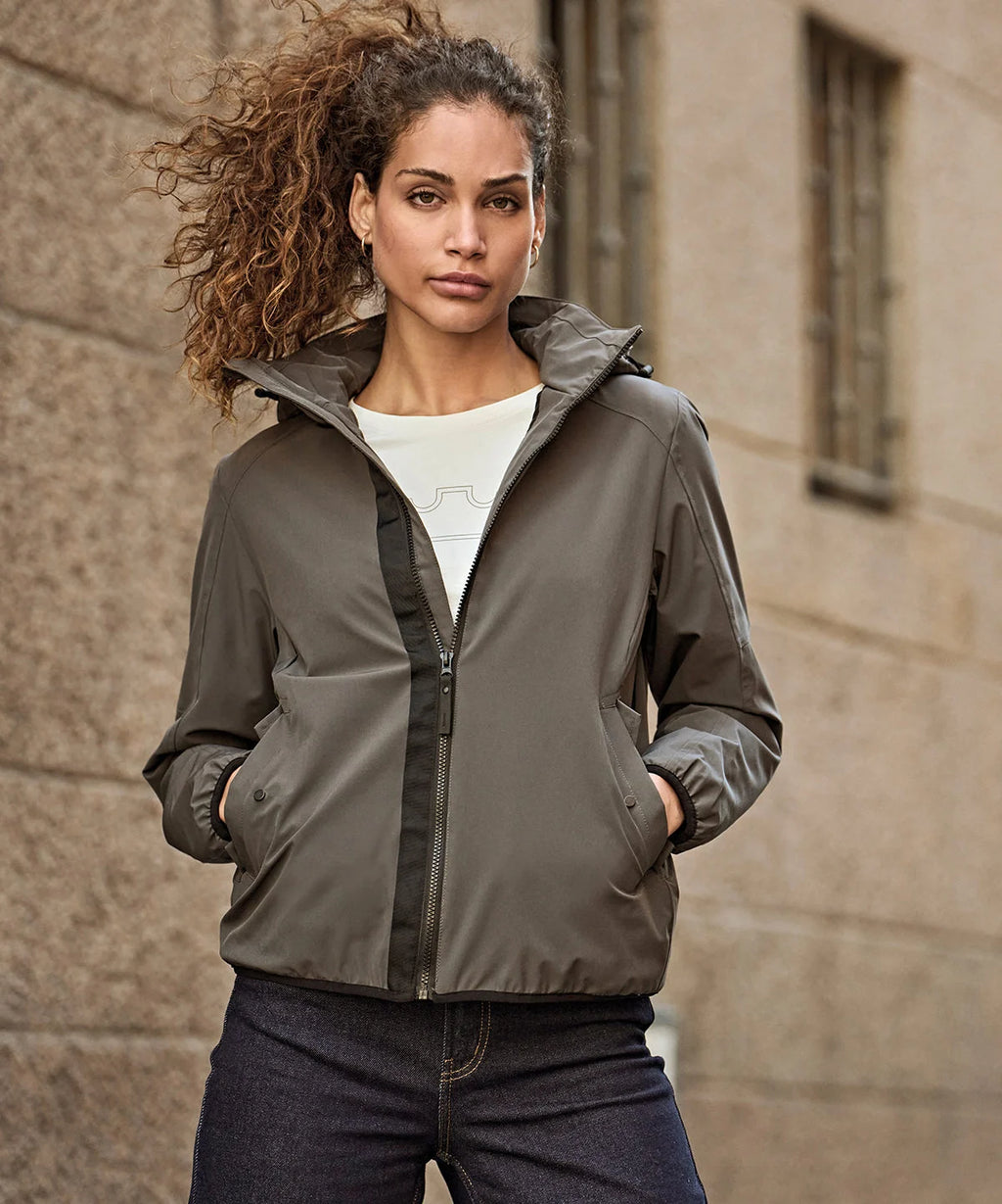 Women’s urban adventure jacket